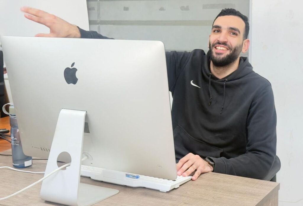 Abed-ullah-1024x698 في عالم طباعة الكرتون… التصميم ليس شكلاً فقط، بل هو رسالة وهوية ( إدارة التجهيزات الفنية بشركة نور برنت )