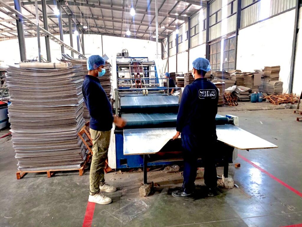 WhatsApp-Image-2026-04-01-at-1.55.17-PM-1024x768 ( صناعة التميز في كل طية - ألوان تتحدث، وجودة تدوم - مستقبل التغليف الذكي - حيث تلتقي التكنولوجيا بالإبداع )